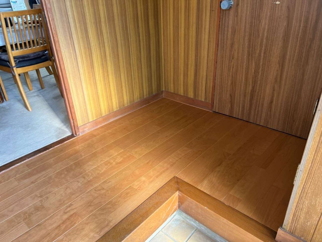 【千葉市美浜区】玄関前床板を張り替えました